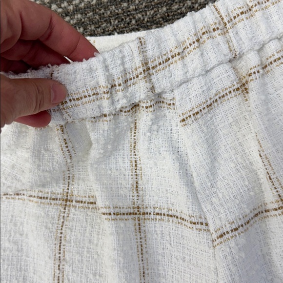 NWT Willa Story White & Gold Tweed Shorts, size S - Picture 9 of 10